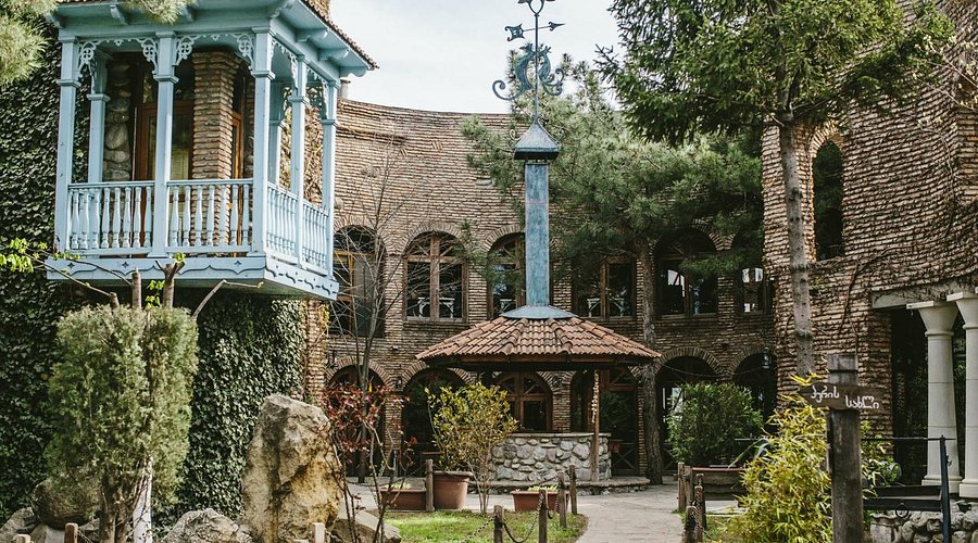 Tsiskvili restaurant near Green Tower Hotel